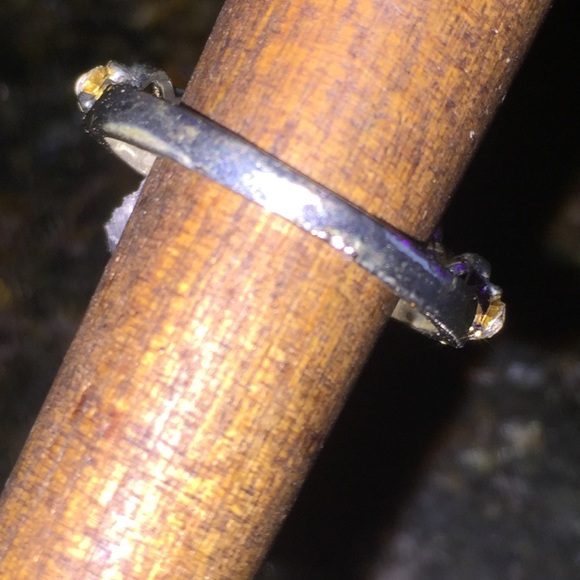 Woman’s Ring - Picture 3 of 5